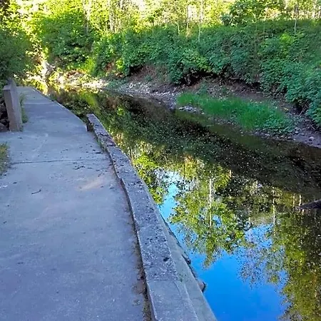 Деревянный коттедж Creek